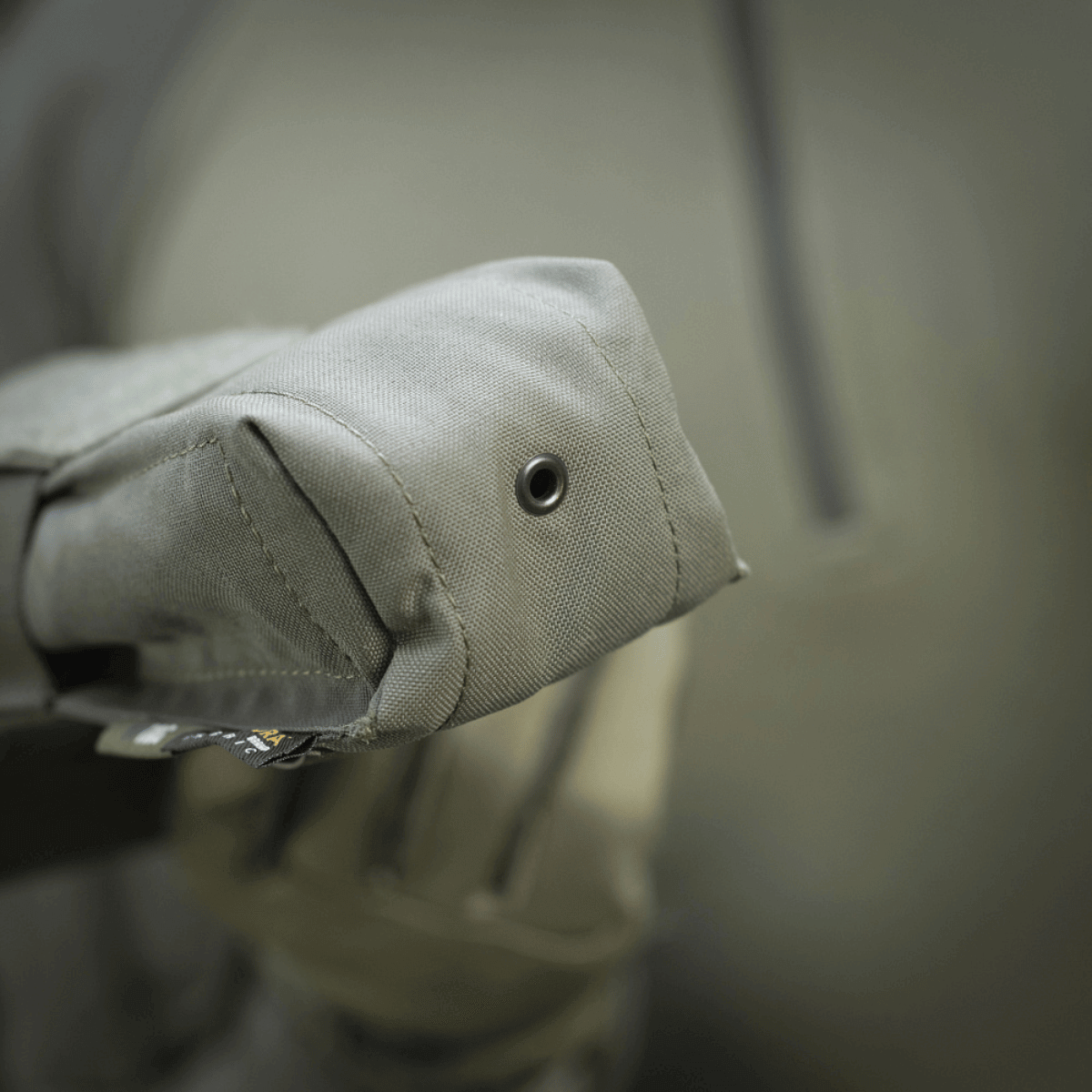 M-Tac taske til 2 magasiner i slidstærkt Cordura materiale, ideel til taktisk brug af militær, politi og specialstyrker.