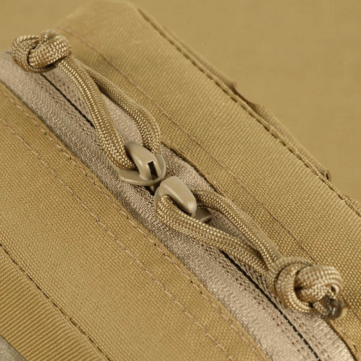 M-Tac Utility Taske Elite Small med robust lynlås, lavet af slidstærk Cordura 500D til EDC og MOLLE fastgørelse.