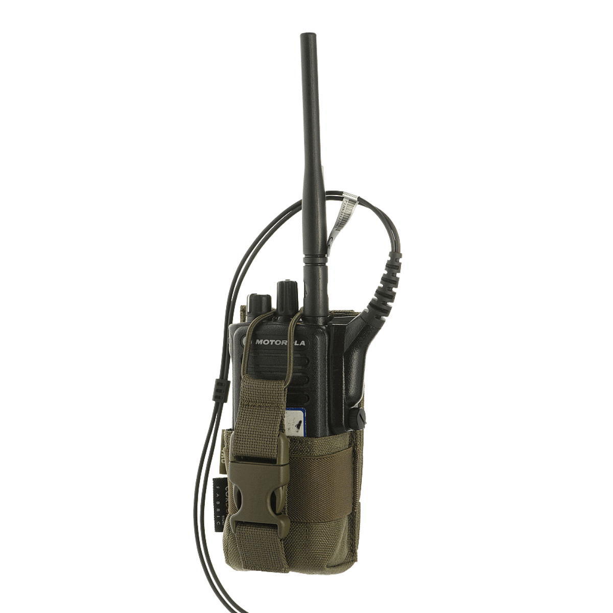 M-Tac Radio Pouch Motorola 4400/4800 monteret med radio, kompatibel med MOLLE-systemet for nem adgang til kontroller, set forfra.