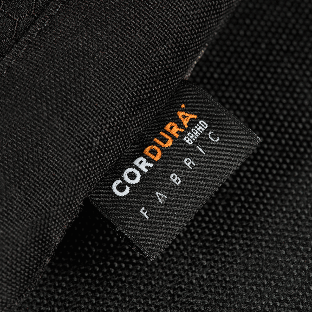 Nærbillede af CORDURA HEX 1000D stof på M-Tac Smartphone Taske Elite Medium Hex i sort, viser holdbarhed og kvalitet.