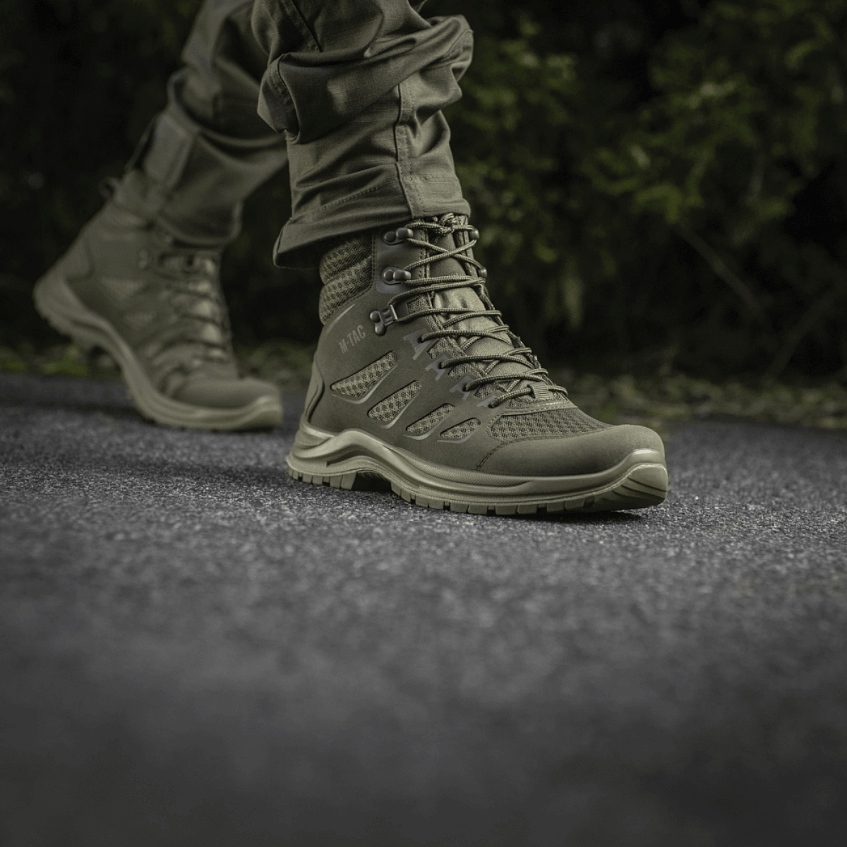 M-Tac Taktiske Sommerstøvler Iva ideelle til varme forhold og komfortabel terrænvandring, lavet af åndbart mesh og syntetisk nubuck
