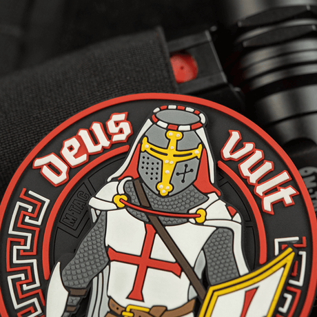 M-Tac Deus Vult 3D PVC Patch in 3D design with knight motif and text 'Deus Vult', attached with Velcro to tactical gear. Diameter: 80 mm.