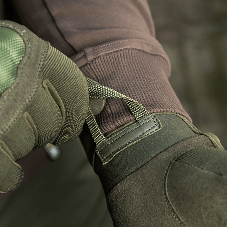 M-Tac Handsker Assault Tactical Mk.3 med forstærket håndflade og velcrojustering for en sikker pasform.