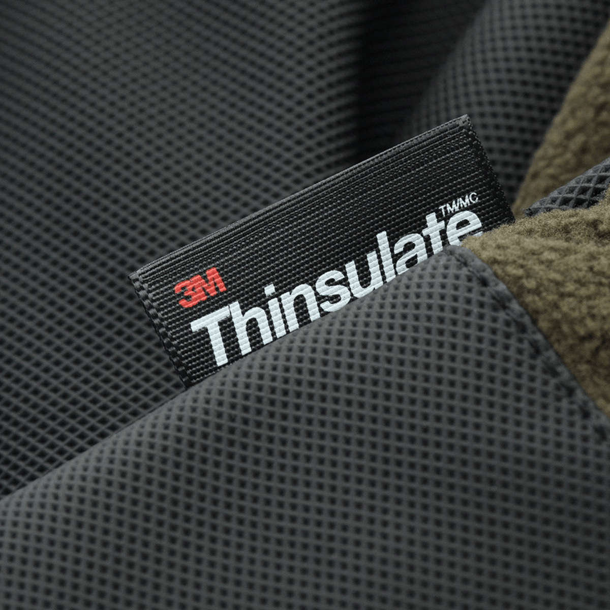 M-Tac Handsker Fleece Thinsulate med 3M Thinsulate mærkat, der fremhæver isoleringsegenskaberne for varme og holdbare handsker.