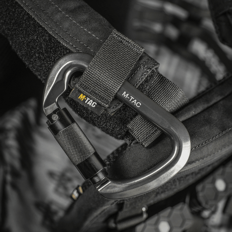 M-Tac Key-Lock Karabinhage i aluminium med automatisk lås til klatring og sikkerhed, CE EN362 godkendt, sort design.