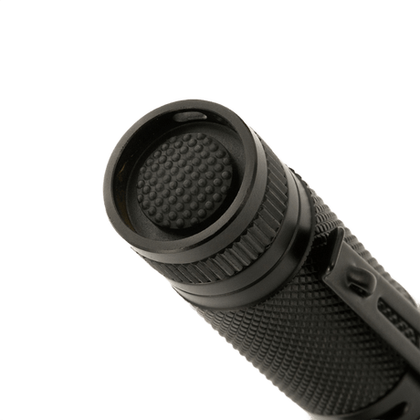 M-Tac flashlight P180 in aluminum, adjustable beam, CREE XPG2 LED, close-up of the button cap.