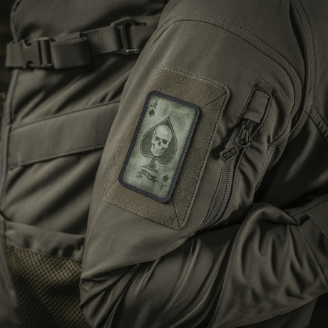 M-Tac Patch Ace of Spades morale patch on a jacket, shows the spade ace with skull symbol. Size: 87 x 54 mm, material: Cordura 500D, mounting: Velcro.