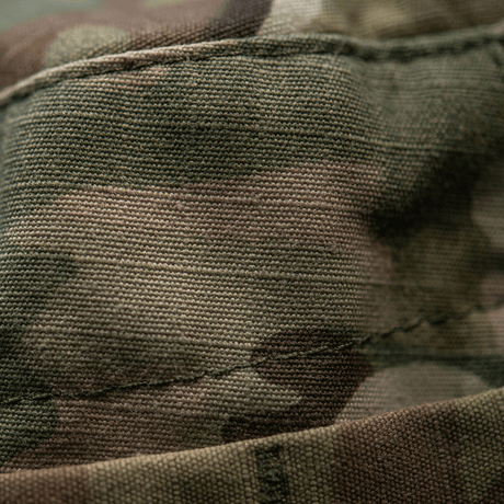 Camouflage detalje på M-Tac Panama Hat Gen.II NYCO med slidstærkt NYCO-stof, perfekt til varme vejrforhold og udendørs brug.