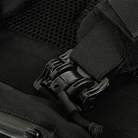 2M ROC quick-release buckle on an M-Tac Plate Carrier Cuirass FAST QRS XL Gen.II, made of hard-wearing Cordura 500D.