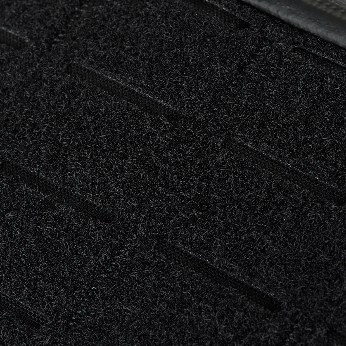 Close-up af M-Tac Plate Carrier Cuirass FAST QRS Gen.II's holdbare Cordura 500D stof med velcrolignende overflade.