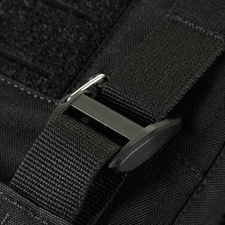 Detail of M-Tac Plate Carrier Cuirass FAST QRS XL Gen.II buckle in black Cordura 500D material.