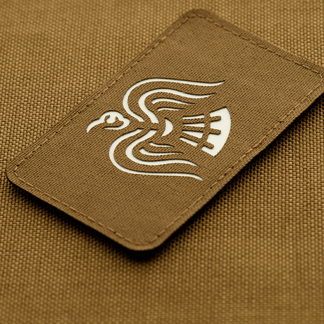 M-Tac Patch Ravneflag Laser Cut – Viking flag with black raven, Cordura 500D with Velcro, ideal for tactical gear.