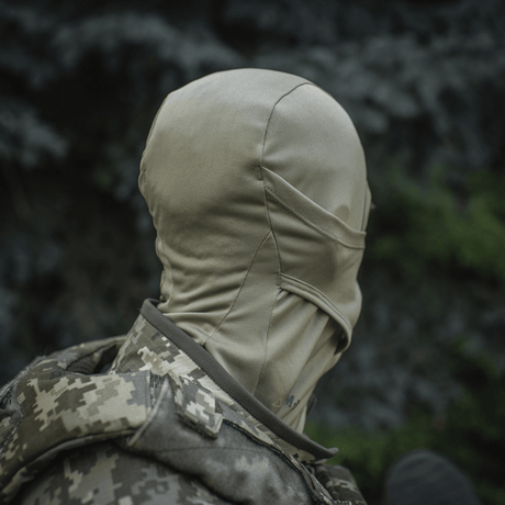M-Tac Sweater-Ninja-Balaclava Premium til udendørs aktiviteter, fremstillet af Polartec® Power Dry, bæres under hjelm for komfort.