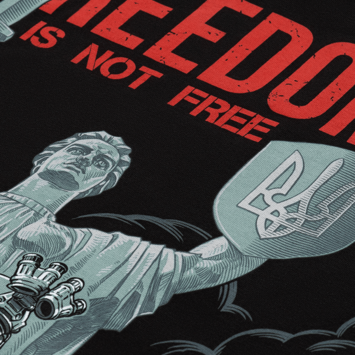 M-Tac T-Shirt Freedom med print af ukrainsk militær og modstandsikoner, skjold og sværd som symboler på beskyttelse og frihed.