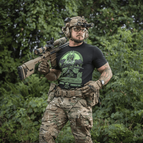 M-Tac T-Shirt Night Vision med print af Odin, moderne kampudstyr og ravne, Valhalla Calling tema, outdoor-tøj i camo omgivelser.