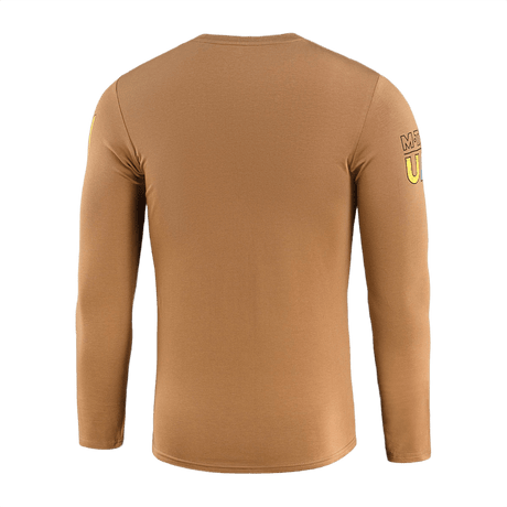 M-Tac T-Shirt UA Side Langærmet i brun, set bagfra, med komfortabel og elastisk design, fremhæver figurens konturer for optimal bevægelse.