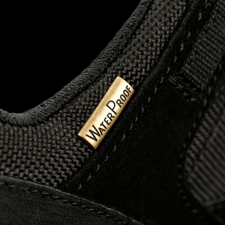 Nærbillede af Tactical Sneakers Demi-Season – Let og komfortabel med vandtæt mærke på siden