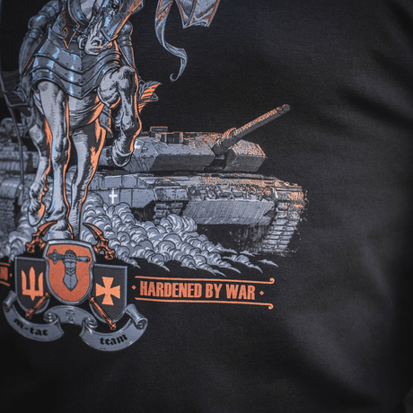 M-Tac T-Shirt Steel Knight med ridder, Leopard 2 tank og T-72 tank print for at hylde styrken hos Ukraines forsvarsstyrker.