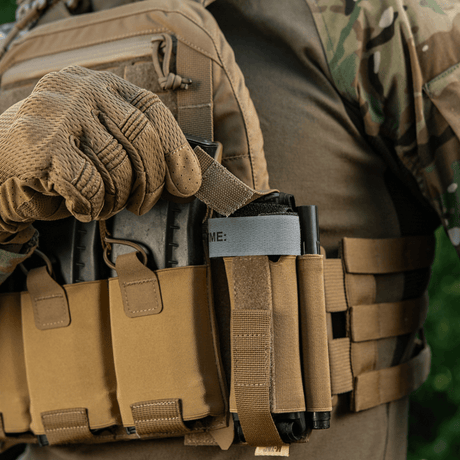 M‑Tac Tourniquet Pouch Elastic Gen.5 monteret på taktisk udstyr med CAT tourniquet opbevaret i Cordura 500D materiale