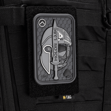 M-Tac Molon Labe 3D PVC patch with Spartan design and Velcro, attached to tactical bag. Rubber material with 3D effect. Dimensions: 108x68 mm.