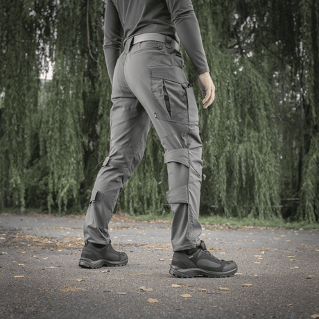 M-tac Taktiske Bukser Conquistador Gen. I Flex til udendørsaktiviteter, lavet af holdbart polycotton Rip-stop Flex, set bagfra