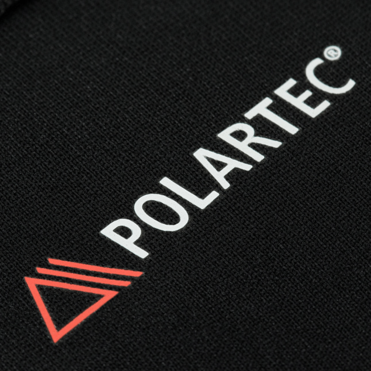 Polartec-logo på M-Tac Level I Polartec Thermal Bukser stof, viser holdbarhed og kvalitet af Power Dry® materiale.