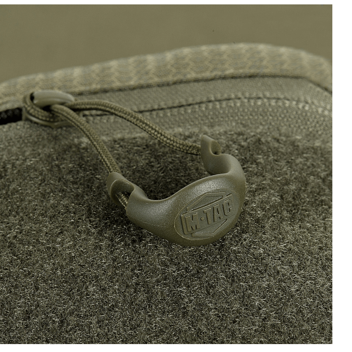 M-Tac Bat Wing Taske Elite Hex med YKK lynlåse og robust Cordura materiale i nærbillede.