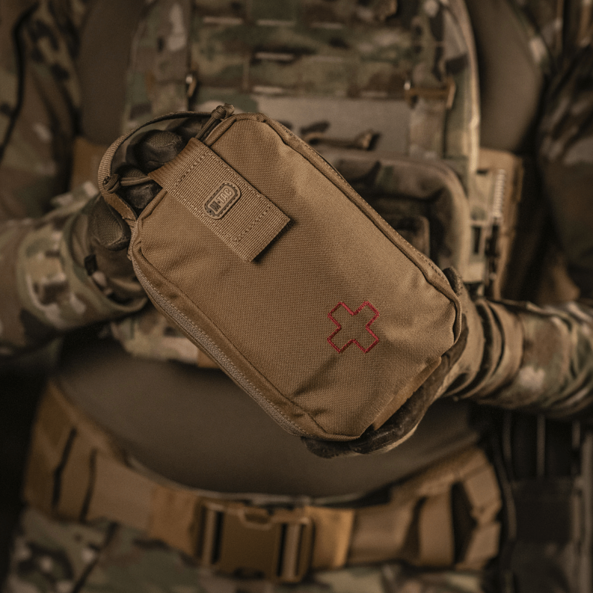 M-Tac Medical Pouch Rip Off til personligt førstehjælpskit, kompatibel med MOLLE Velcro, robust lynlåslukning, modulært design.