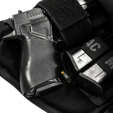 M-Tac Double Mag Pouch Hook Backed Magazine med pistol og magasiner i taktisk opbevaring.