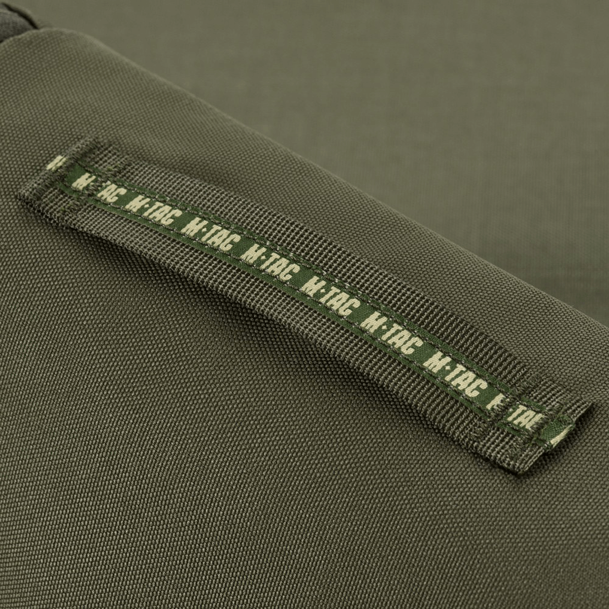 M-Tac Toilettaske med vandafvisende 600D polyester, ideel til opbevaring af tandbørste og cremer, kompakt og holdbar design.