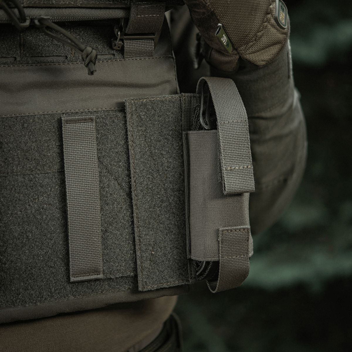 M-Tac Tourniquet Pouch Elastisk VELCRO Gen.II monteret på taktisk vest