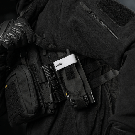 M-Tac Elastisk Tourniquet Pouch Molle Gen.III bæres af taktisk udstyr, fremstillet af Cordura, designet til hurtig adgang til tourniquet.