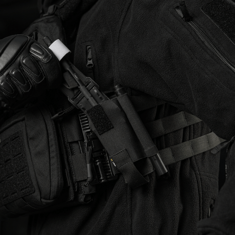 M-Tac Elastisk Tourniquet Pouch Molle Gen.III monteret på taktisk udstyr, lavet af Cordura Squadron.
