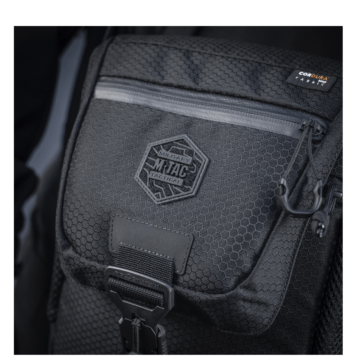 M-Tac Satellite Magnettaske Gen. II Elite Hex i slidstærk Cordura Hex materiale med YKK lynlåse. Perfekt til diskret opbevaring.