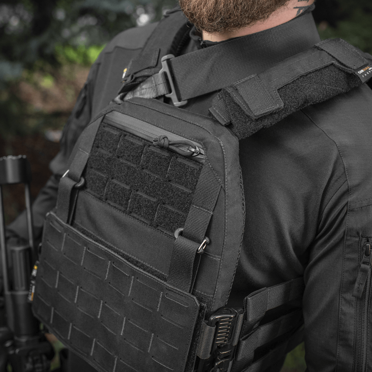 M‑Tac Plate Carrier Cuirass QRS Gen.II, justerbar pladebærer med quick-release system, ergonomisk design og Cordura 500D materiale