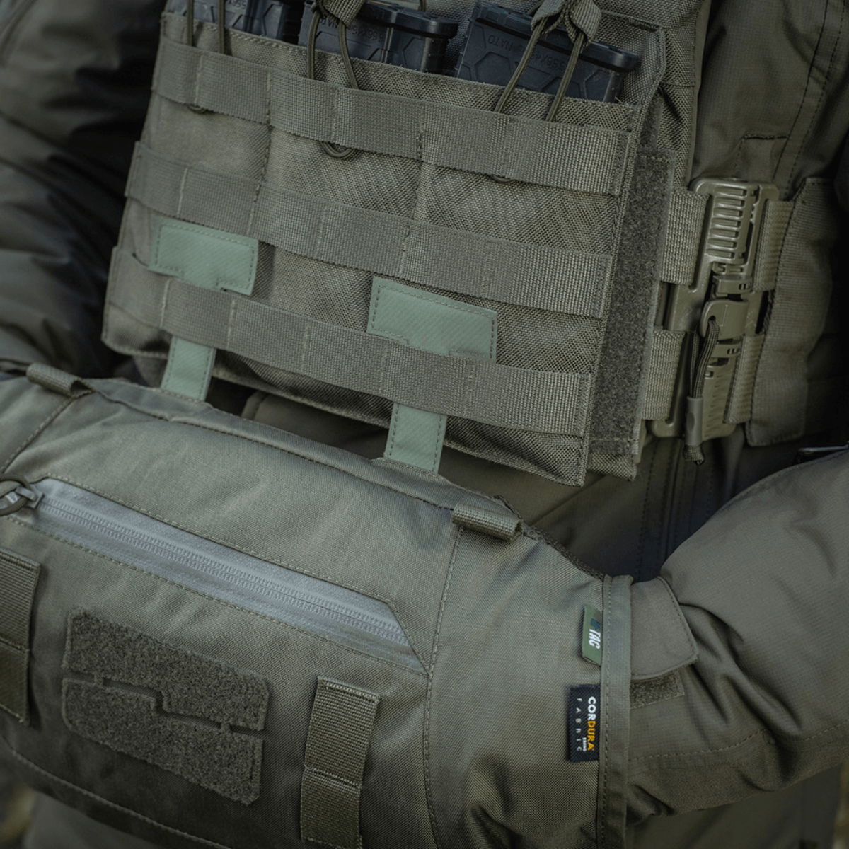 M-Tac Taktisk Håndvarmer Elite i slidstærk Cordura 500D med fleecefor, ideel til kolde vejrforhold, fremhæver varme og komfort.