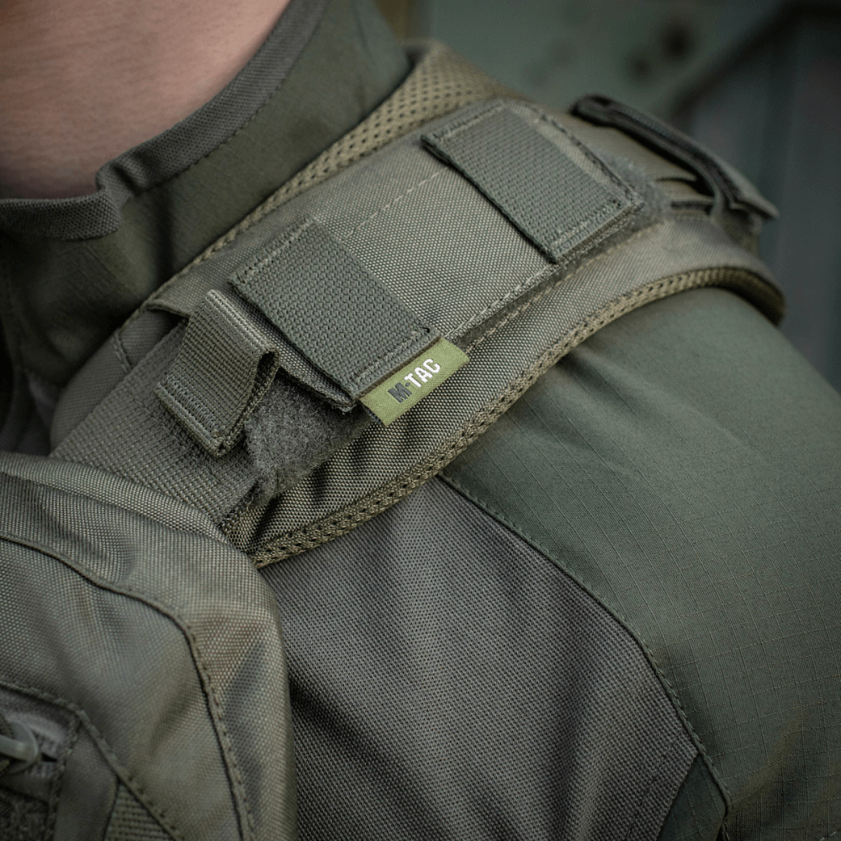 M-Tac Skulderpude til Plate Carrier Cuirass QRS i Cordura med 3D-mesh, fastgjort på bærerens skulder for øget komfort
