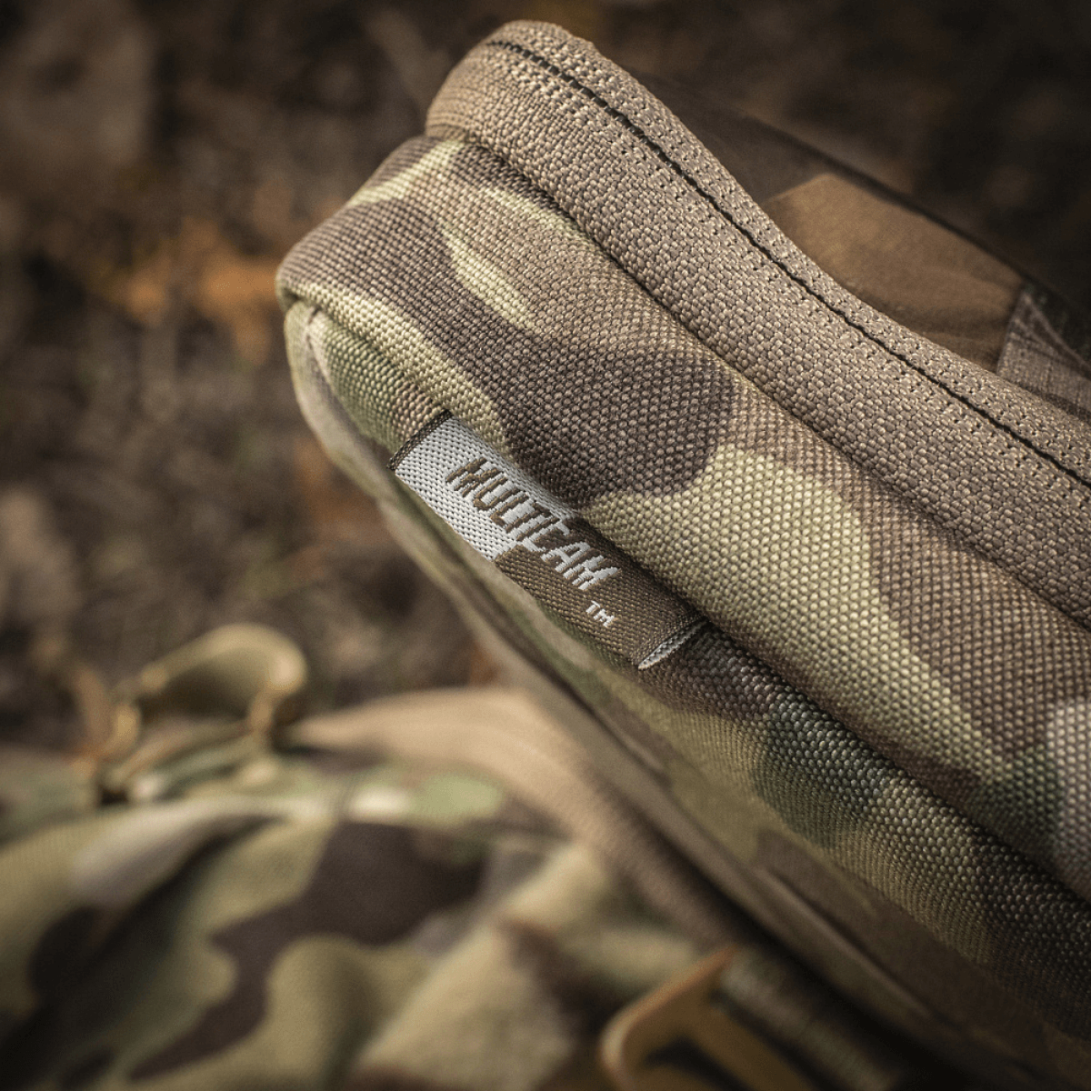 Nærbillede af M-Tac Utility Organizer Slim Elite i slidstærk Cordura 500D med camouflageprint, ideel til EDC-kit og sikker opbevaring.