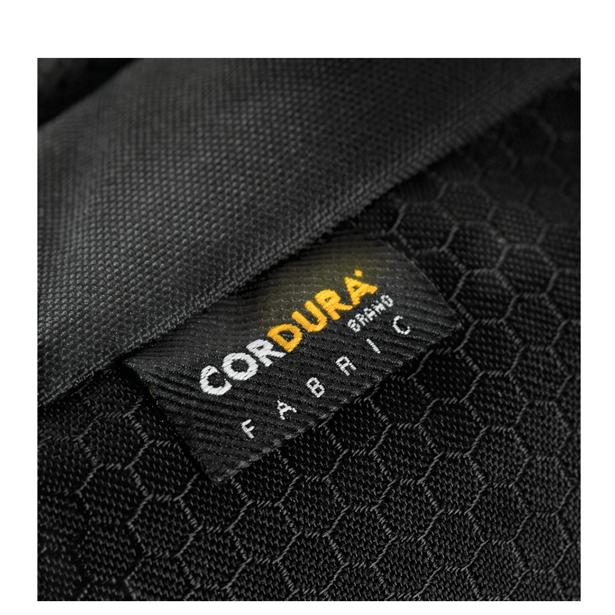 M-Tac Konvert Taske Elite detalje af Cordura-stofmærke for holdbarhed og stil