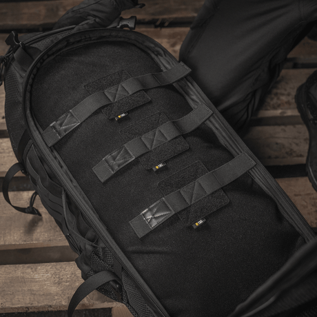 M‑Tac Indlæg til Rygsæk (3 stk) indvendig visning med Velcro-panel til fastgørelse af våbentilbehør i en stor rygsæk.