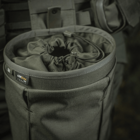 M‑Tac Magasinsæk Dump Pouch Lite Elite i Cordura 500D monteret på MOLLE med hurtiglukkesystem og drænnet.