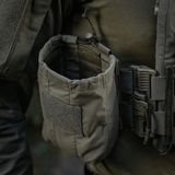 M‑Tac Medic Pouch Vertical Large Elite i slidstærk Cordura 500D på MOLLE-interface til hurtig adgang og sikker opbevaring.