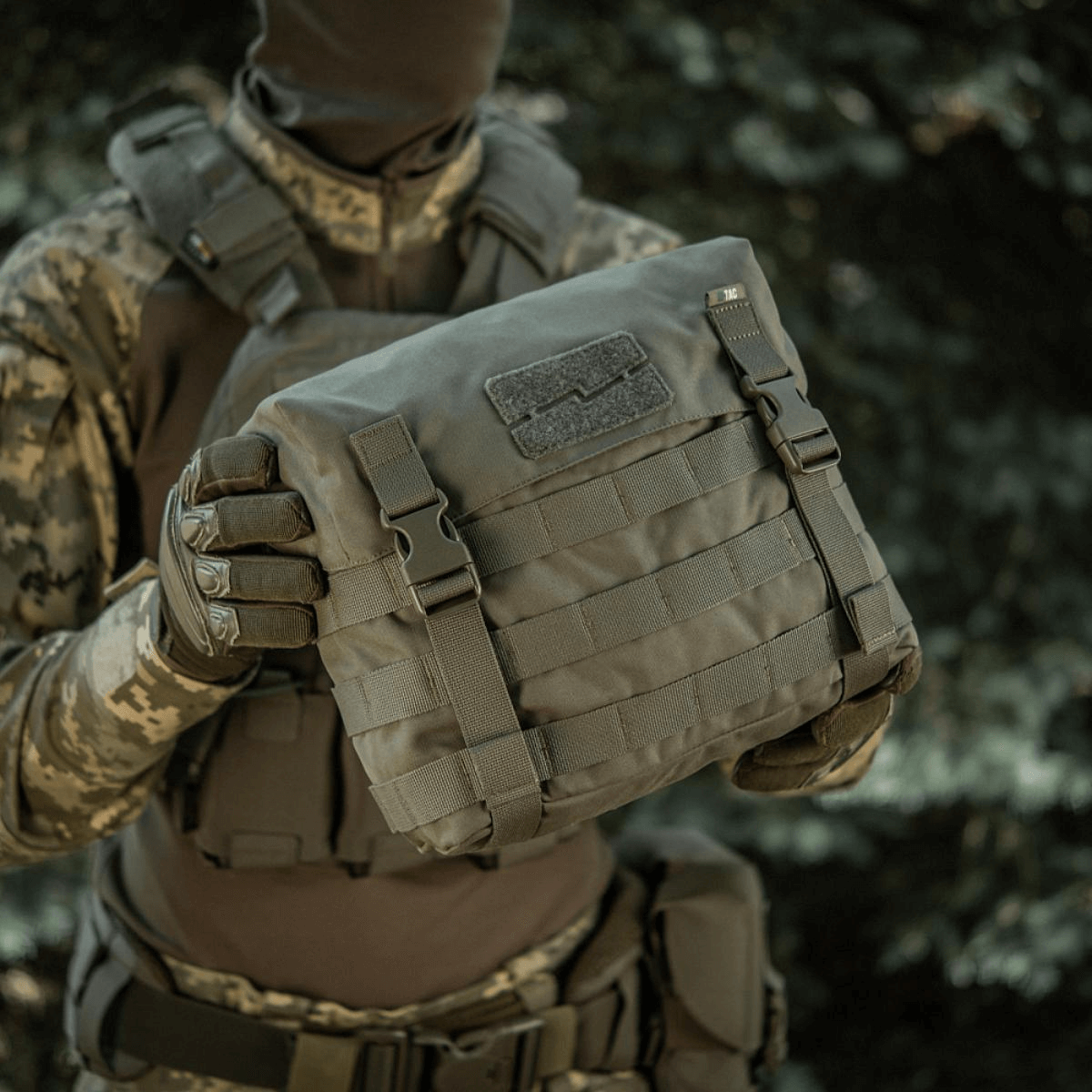 M-Tac Pouch Sukharka Gen.3 XL i brug, felt- og assaultpung i Cordura 500D med MOLLE-system og Woojin hardware i marken