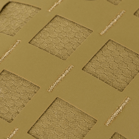 Nærbillede af M-Tac Tablet Bag Laser Cut Hex med laser-cut MOLLE design, fremstillet i Cordura Hex materiale til EDC-formål.