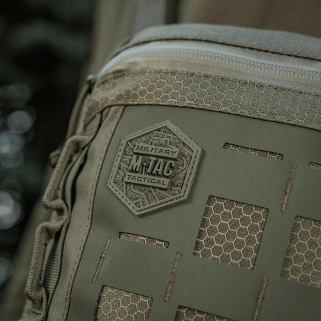 M-Tac Tablet Bag Laser Cut Hex med Cordura-materiale og Laser Cut MOLLE frontpanel, perfekt til EDC og skjult våben.
