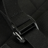 Sort rem med spænde, detalje af robust konstruktion