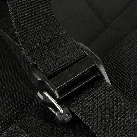 Sort rem med spænde, detalje af robust konstruktion