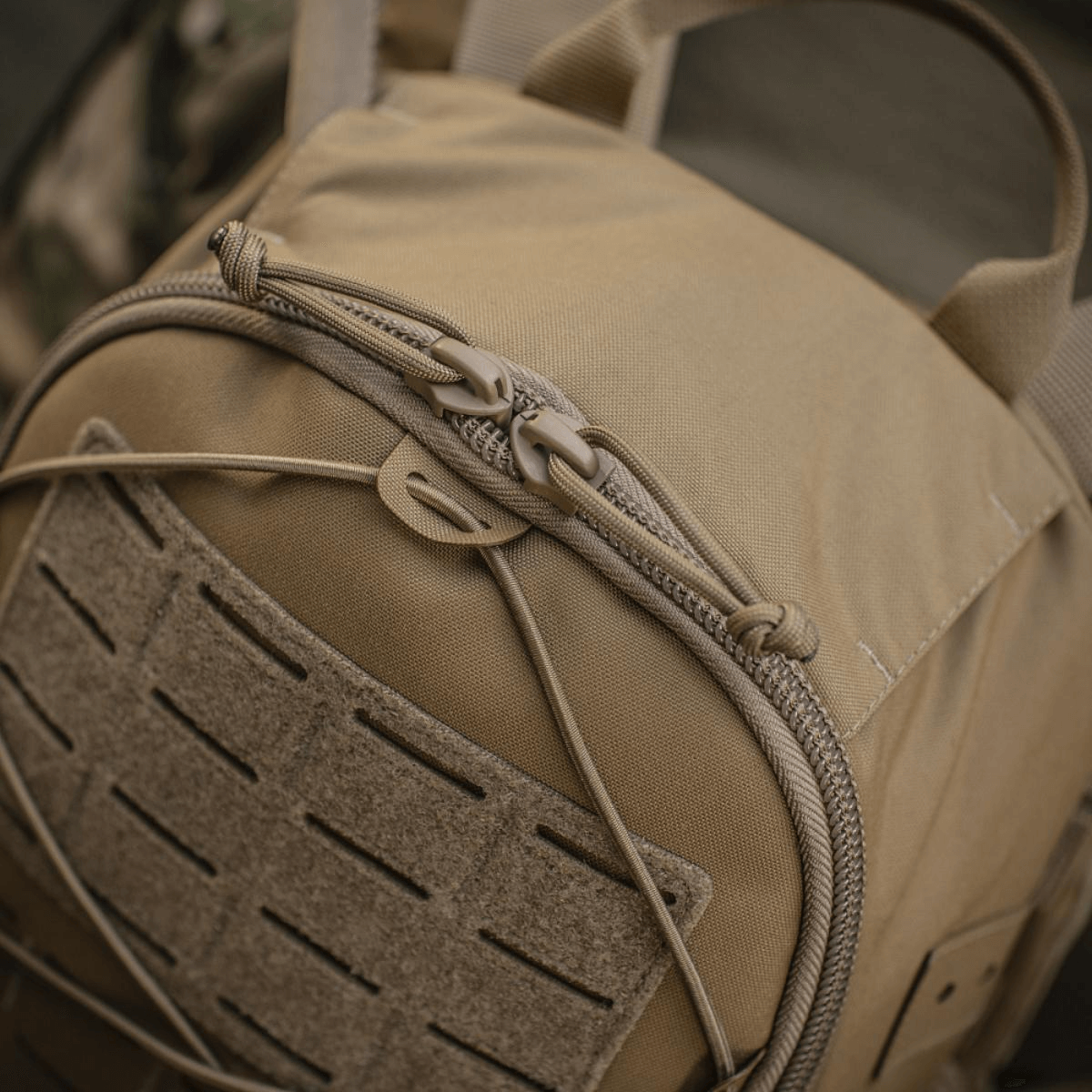 M-Tac STURM Elite Rygsæk med MOLLE Laser Cut frontpanel og robuste lynlåse, fremstillet af Cordura-materiale, perfekt til taktisk brug.