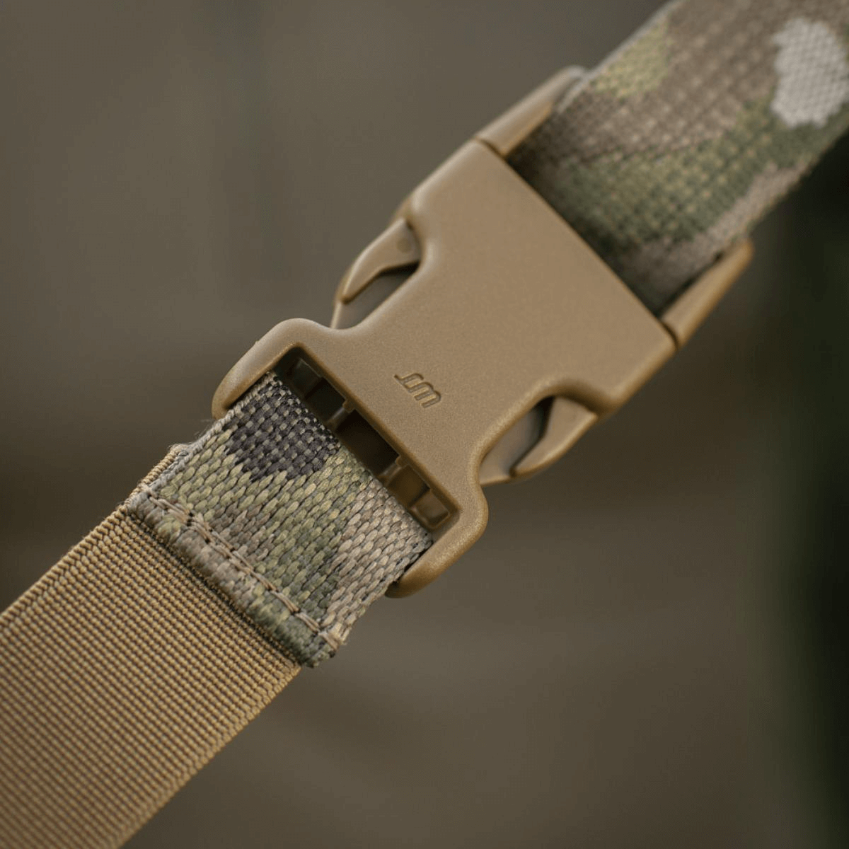 Nærbillede af spænde på M-Tac STURM Elite Rygsæk fremstillet af holdbart materiale, designet til taktiske anvendelser og udendørs brug.