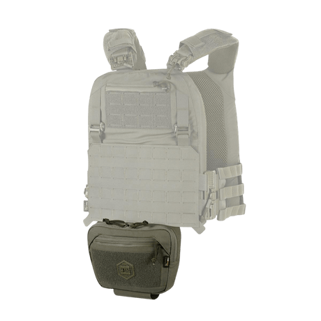 Taktisk vest med M-Tac Large Elite Gen.II Skuldertaske vedhæftet til bunden, ideel til udstyr og daglig transport.